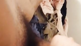 Il suo cazzo esplode nella mia bocca