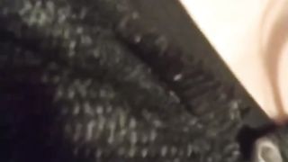 Esibizionista si masturba in cam