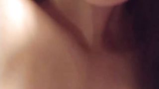 Esibizionista si masturba in cam