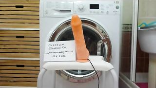 trav gabriella vi mostra il buchino