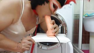 trav gabriella vi mostra il buchino