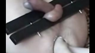 Fisting e pompino con palle nella morsa