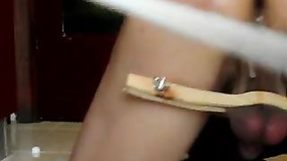 Sessione con severa padrona...con le palle nella morsa e il culo prolassato