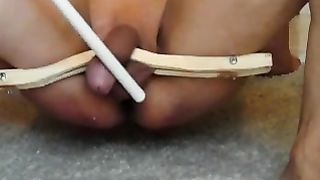 Sessione con severa padrona...con le palle nella morsa e il culo prolassato