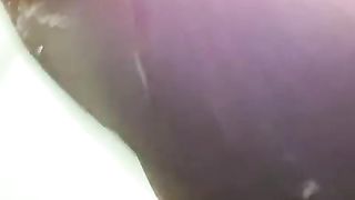 Mia moglie mugola di piacere e squirta...