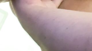 Mia moglie mugola di piacere e squirta...