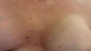 Gioco con i capezzoli duri