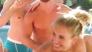 Festa in piscina si trasforma in un'orgia