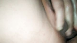 Si infila tutta la bottiglia in figa