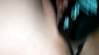 Si infila tutta la bottiglia in figa