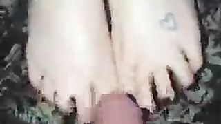 Sborra sui suoi piedini