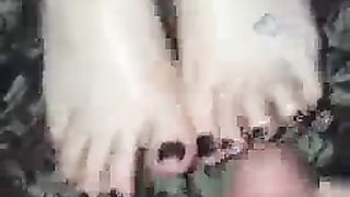 Sborra sui suoi piedini