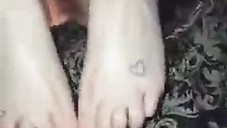 Sborra sui suoi piedini