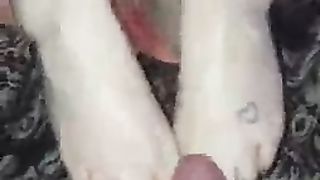 Anteprima del video: Sborra sui suoi piedini