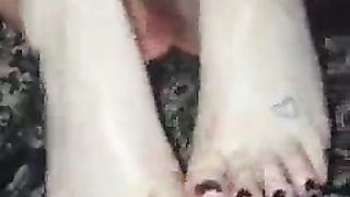 Sborra sui suoi piedini