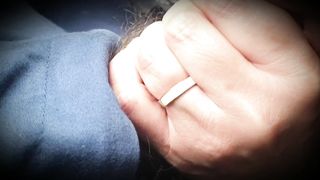 Gli succhia per bene la cappella