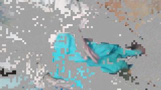 Le tocco la figa dopo la doccia