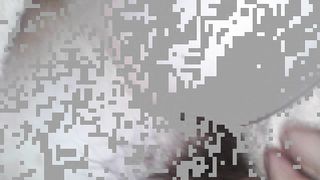 Le tocco la figa dopo la doccia