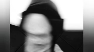 Lo schiavo sborra sulle scarpe della ex