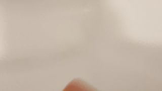 Sborrata in vasca, sega mattutina