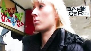 Biondissima con la pussy rasata