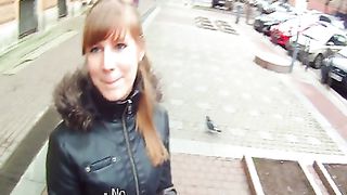 Aspirante modella scopata in bagno