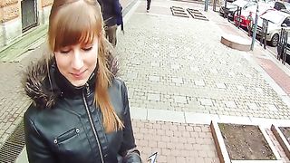 Aspirante modella scopata in bagno