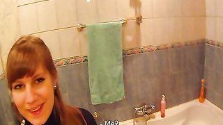 Aspirante modella scopata in bagno