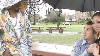 Guarda la moglie scopata da un altro