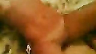 Scopata lesbo interrazziale con lo strap-on