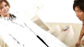 Bella infermiera giapponese leccata e scopata