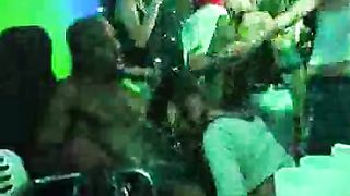 Mamme e figlie scopate insieme