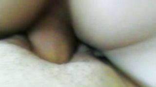 Rossa calda si siede su un bel cazzo