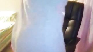 Strip di una latina culona in webcam