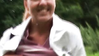 Slut bionda ben eccitata