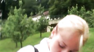 Slut bionda ben eccitata