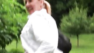 Slut bionda ben eccitata