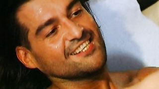 Ragazza eccitata scopata nella fica pelosa