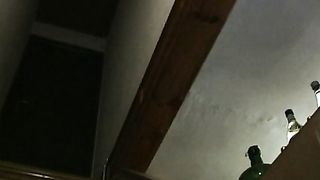 Ragazza eccitata scopata nella fica pelosa