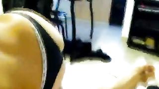 Indiana fa sesso in cam col fidanzato