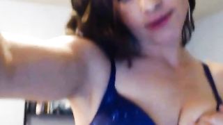 Splendida ragazza con un caldo culo in cam