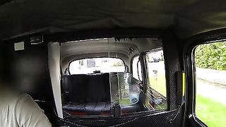 Anteprima del video: Piccola tettona rossa tatuata svuota palle