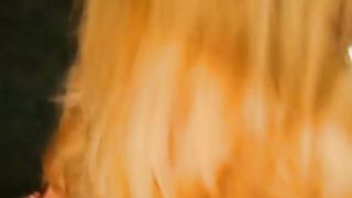 Super pompino da spogliarellista bionda