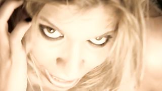 Teen amatoriale al suo primo porno