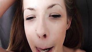 Figa gonfia sul divano del provino