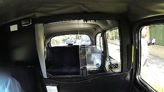 Anteprima del video: Rossa girl amatoriale offre il suo corpo