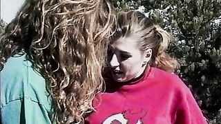 Figa bruna scopata sulla neve