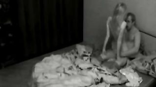 Giovane coppia russa scopa al buio