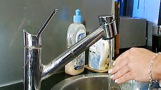 Anteprima del video: Valentina Blue scopa