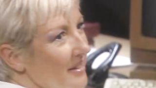 Anteprima del video: Segretaria ninfomane con gli occhiali